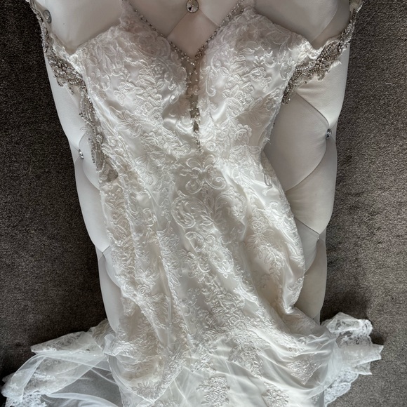 Madison Couture Wedding Dress - Picture 10 of 14